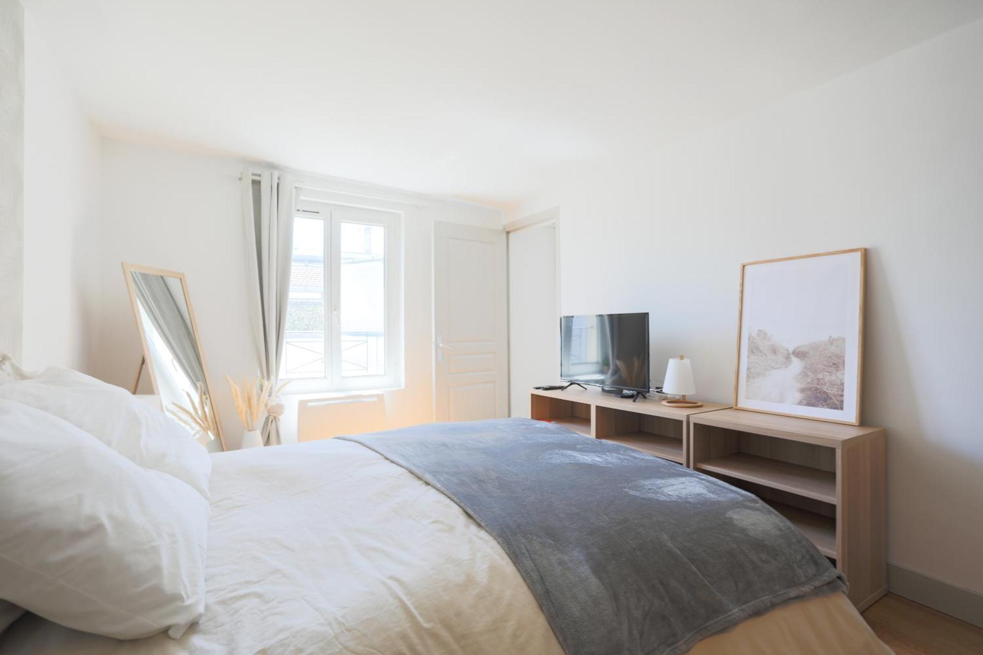 123Paris City Room photo