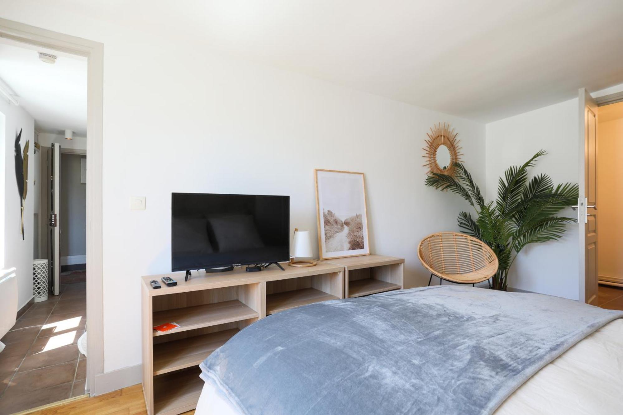123Paris City Room photo