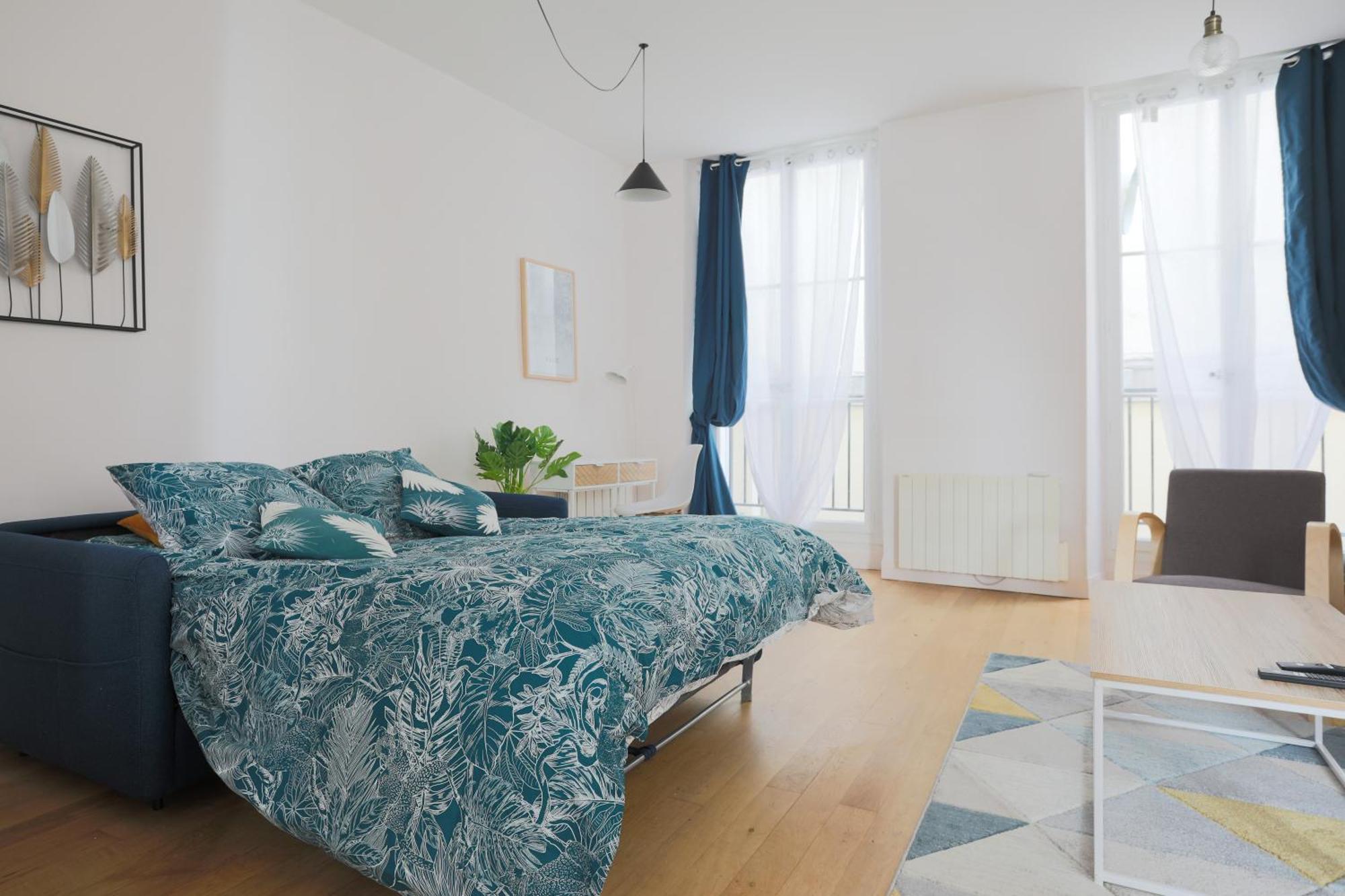 123Paris City Room photo