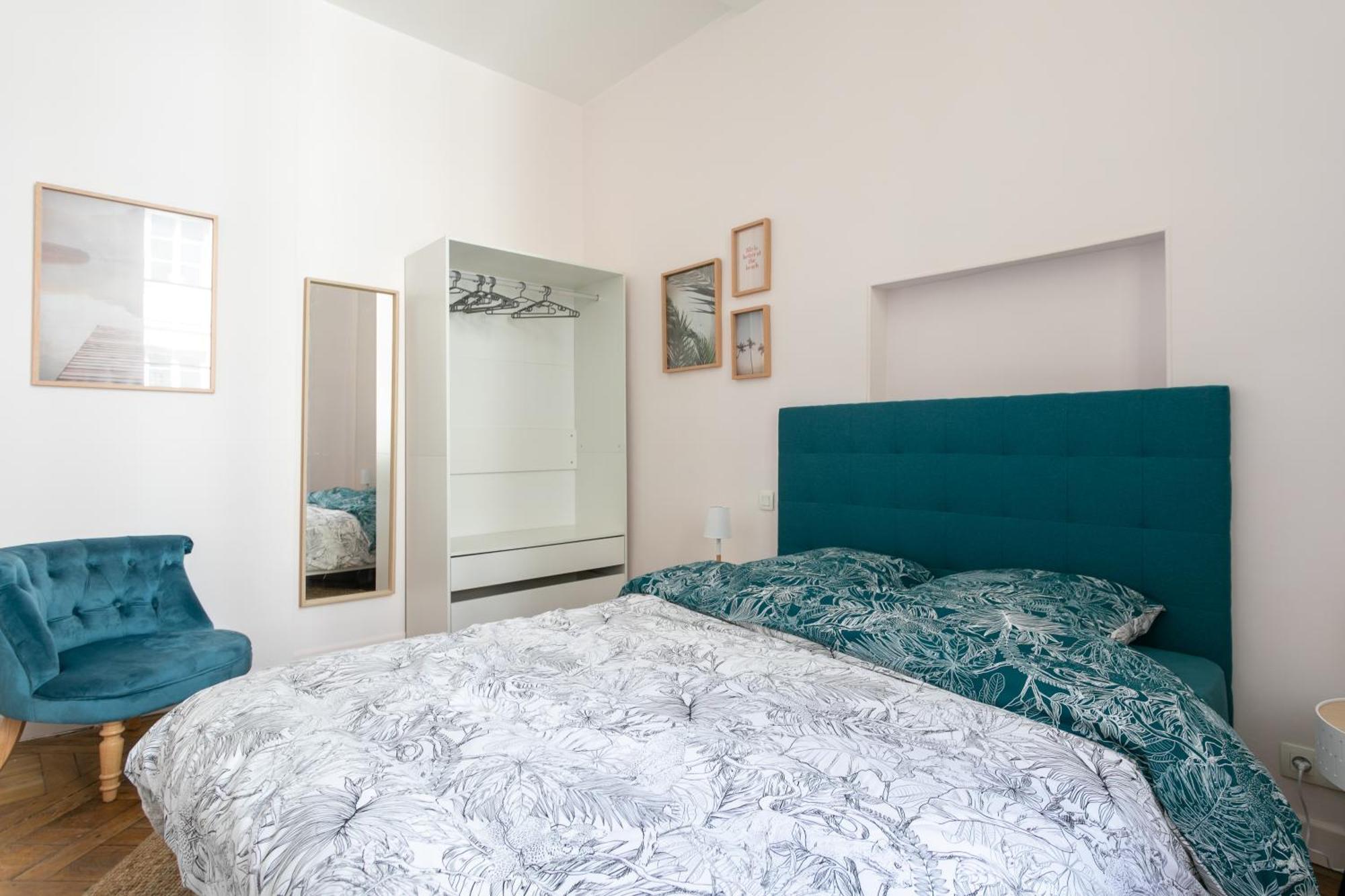 123Paris City Room photo
