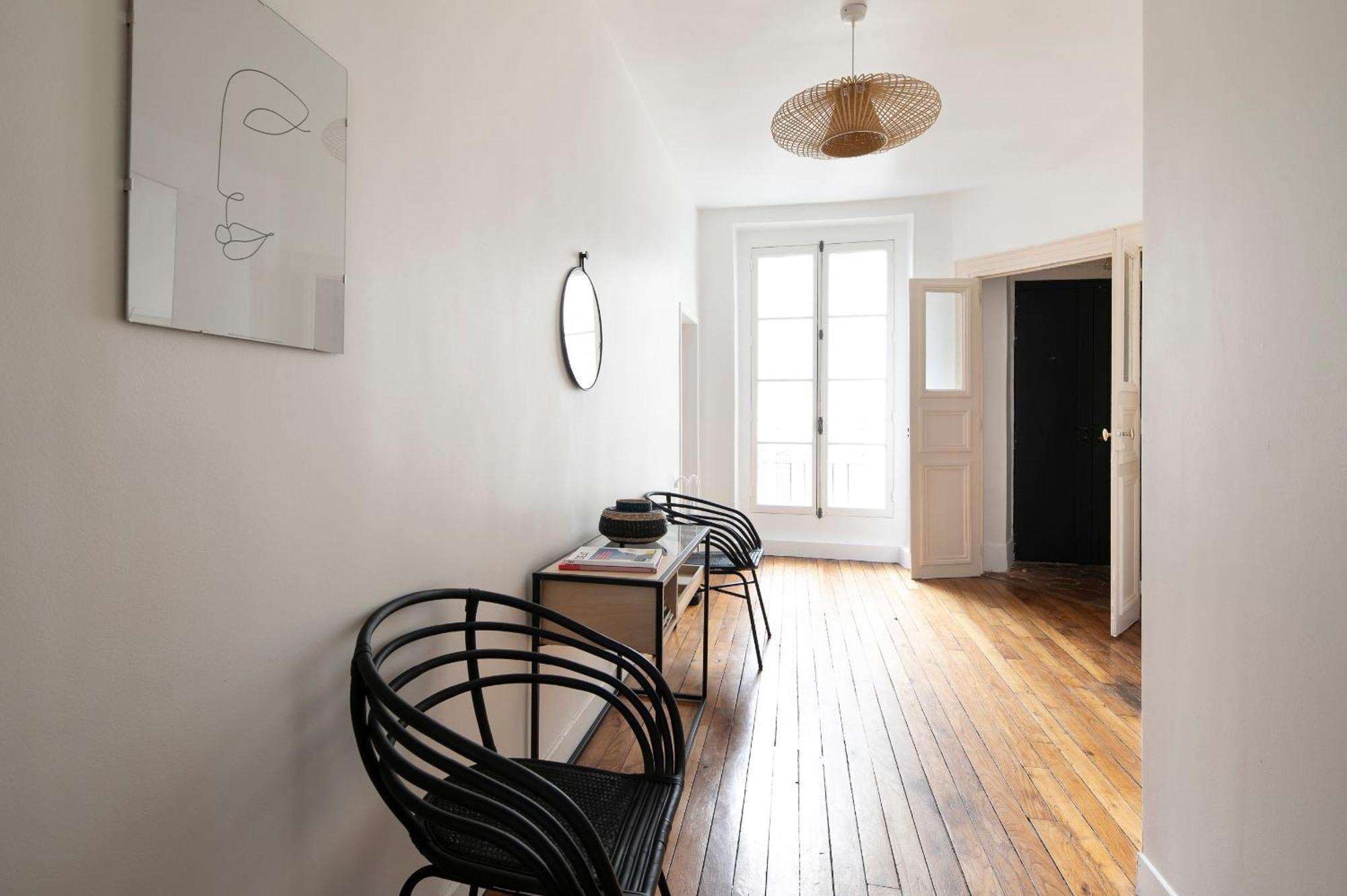 123Paris City Room photo