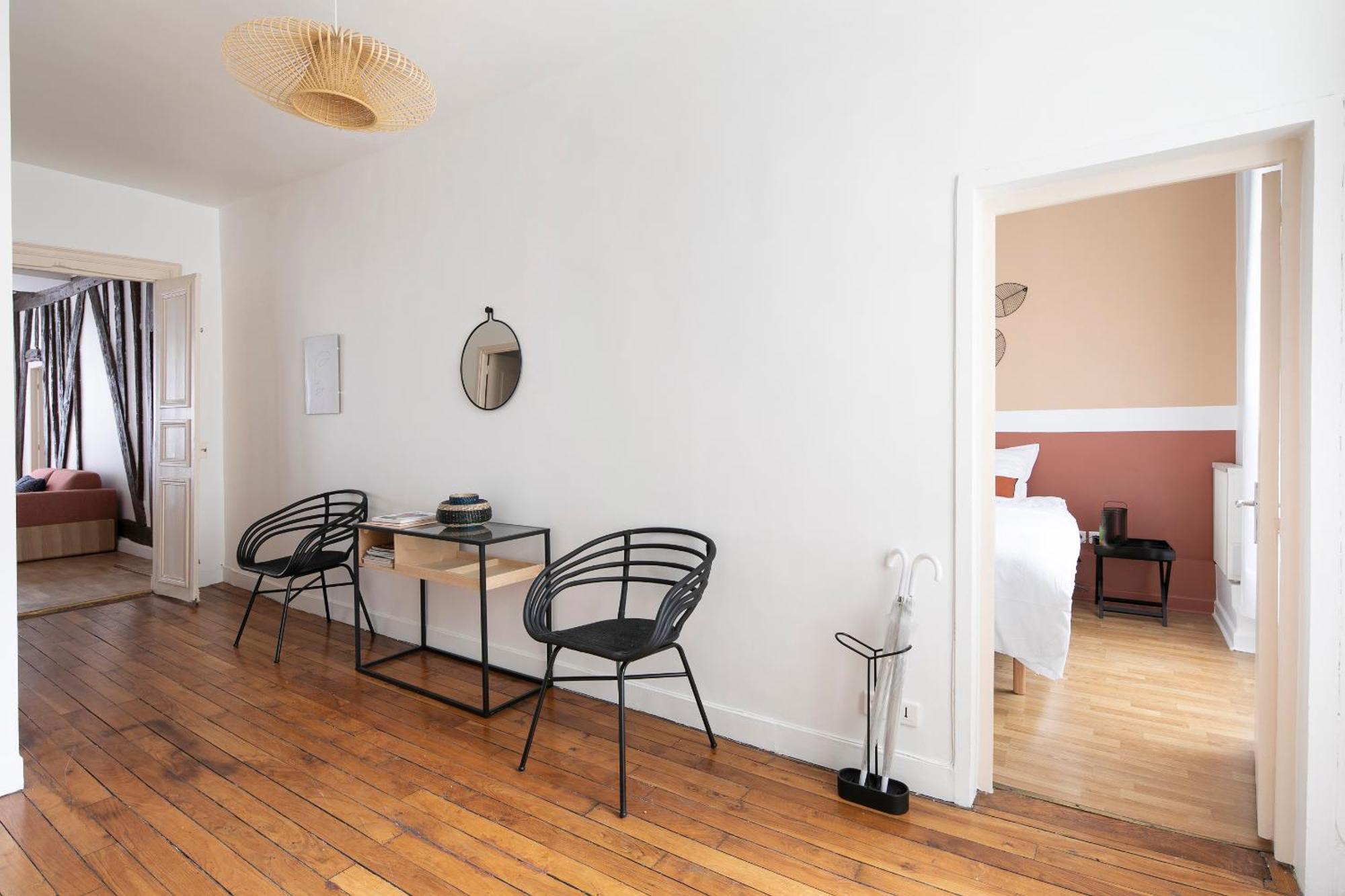 123Paris City Room photo